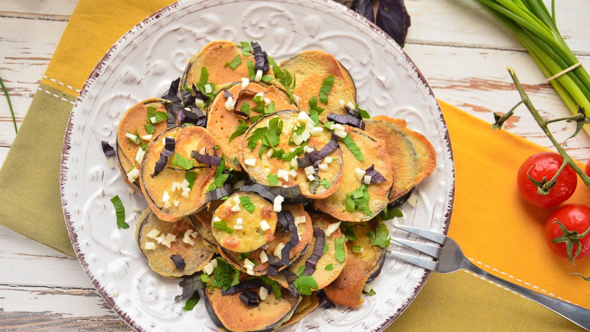 Fried eggplants in batter with basil – step by step recipe with photo