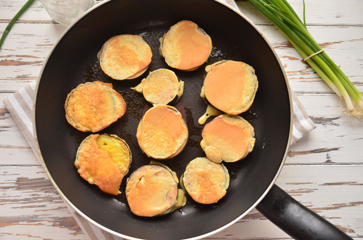 Fried eggplants in batter with basil - step by step recipe with photo