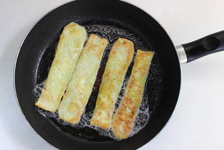 Appetizer from zucchini "Teschin language" - scatters from the table instantly