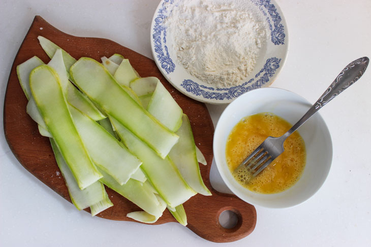 Appetizer from zucchini "Teschin language" - scatters from the table instantly