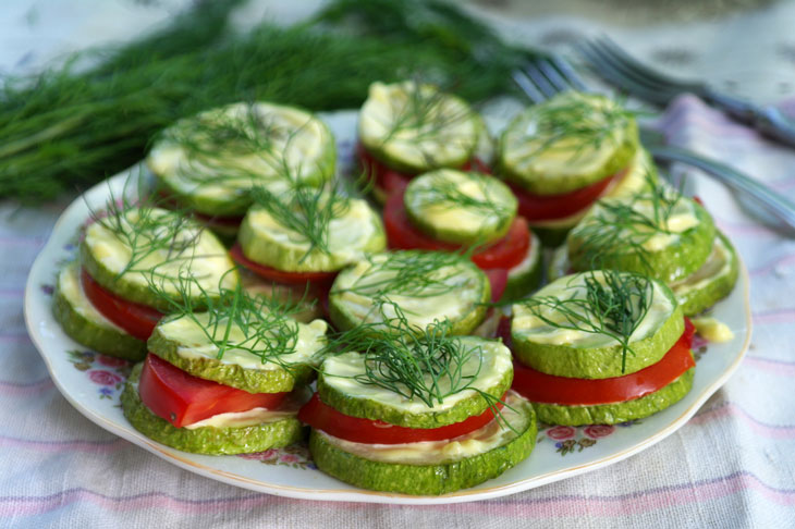 A zucchini and tomato appetizer is a great addition to your everyday dinner!