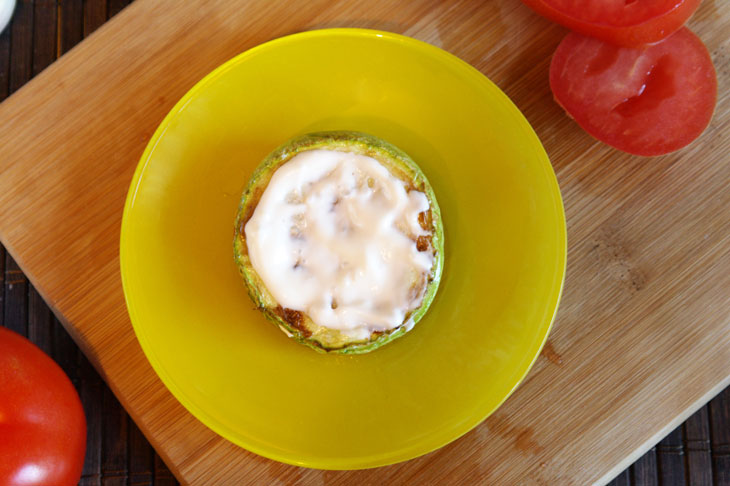 A zucchini and tomato appetizer is a great addition to your everyday dinner!