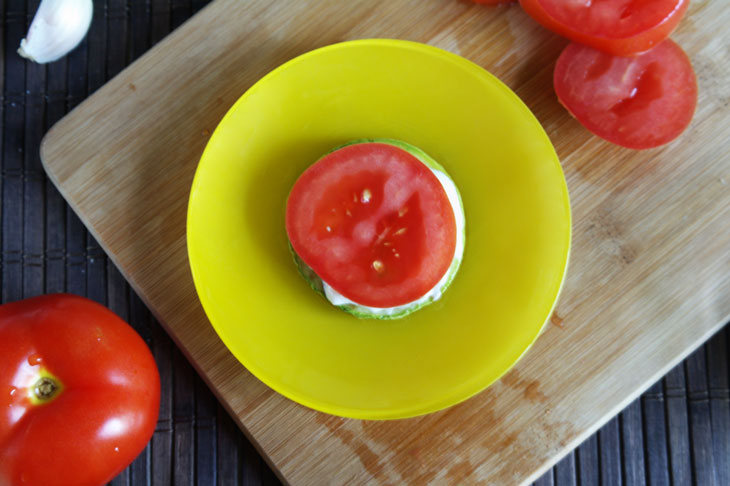 A zucchini and tomato appetizer is a great addition to your everyday dinner!