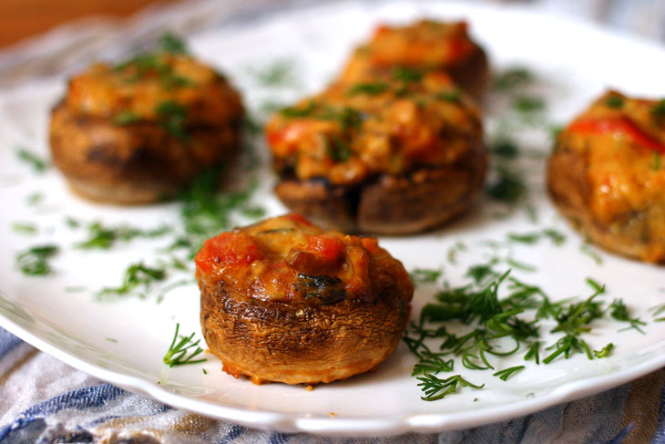 Stuffed mushrooms with zucchini and mozzarella. Awesome snack!