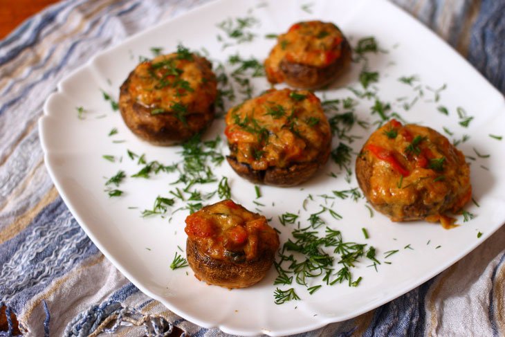 Stuffed mushrooms with zucchini and mozzarella. Awesome snack!