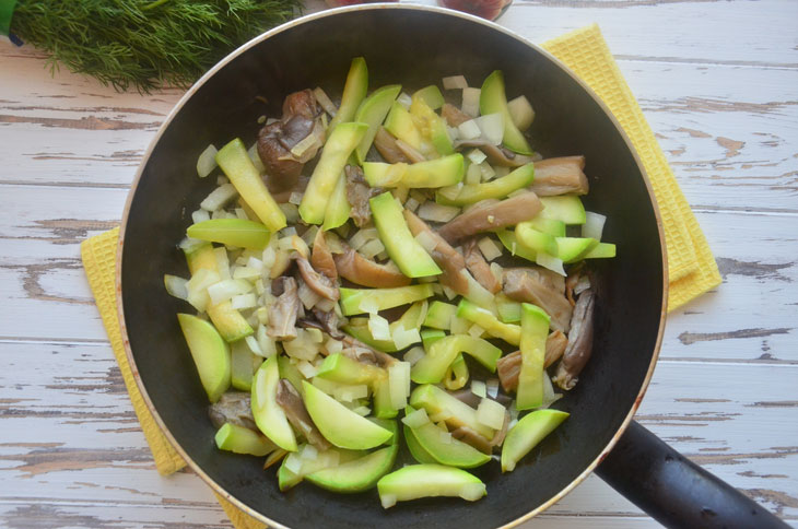 Zucchini with oyster mushrooms - a quick snack in 30 minutes!