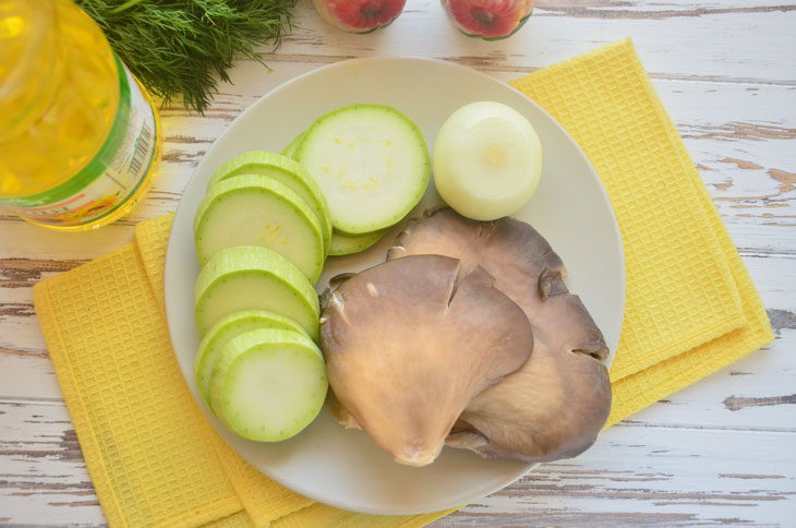 Zucchini with oyster mushrooms - a quick snack in 30 minutes!