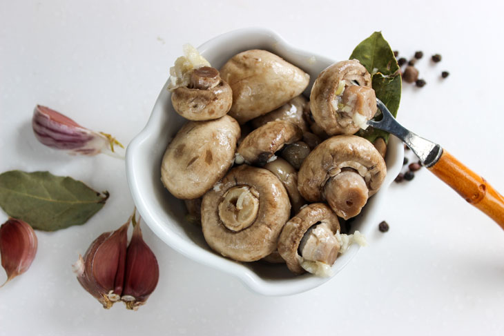 You will lick your fingers champignons - an excellent appetizer that you will cook more than once!