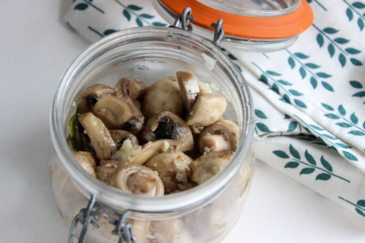 You will lick your fingers champignons - an excellent appetizer that you will cook more than once!