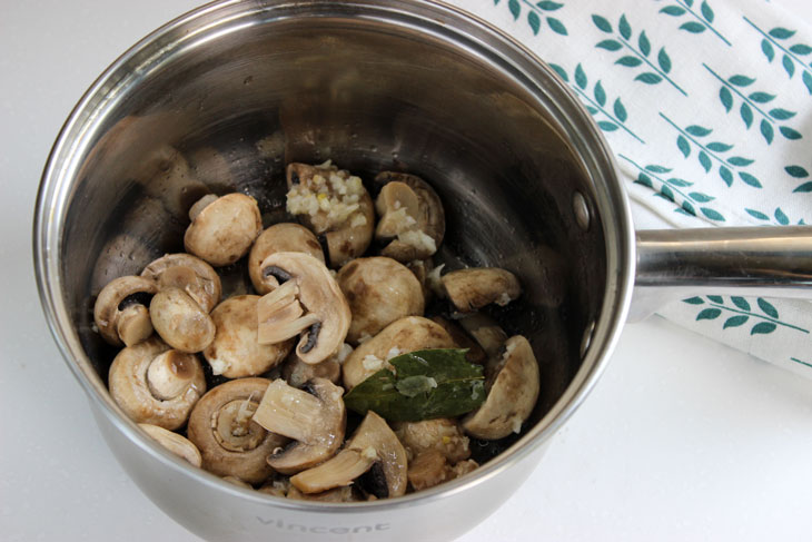 You will lick your fingers champignons - an excellent appetizer that you will cook more than once!
