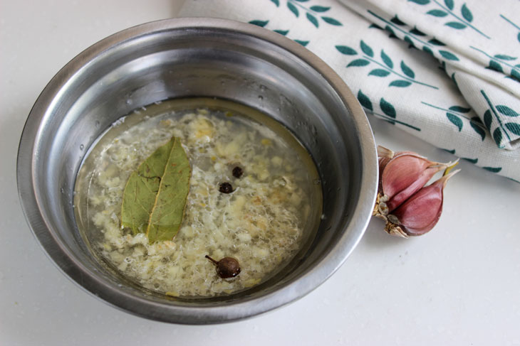 You will lick your fingers champignons - an excellent appetizer that you will cook more than once!