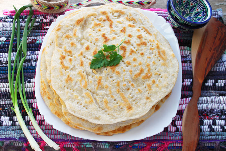 Mongolian flatbread "Dalan davhar bin" in a frying pan. With just 4 ingredients!