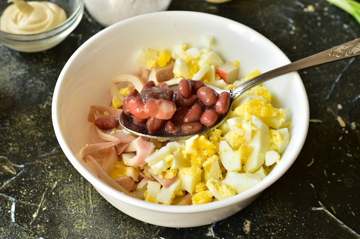 Salad "Sea pebbles" - hearty and tasty