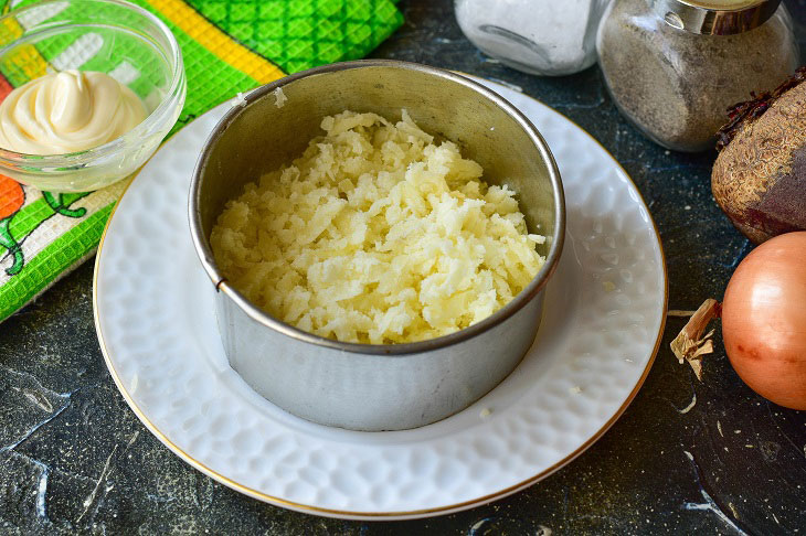 Salad "Meat in a sheepskin coat" - a delicious and spectacular recipe