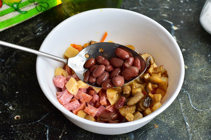 French salad with mushrooms - delicious and delicious