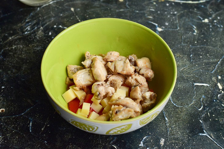 Salad "Coquette" with chicken - an interesting quick recipe