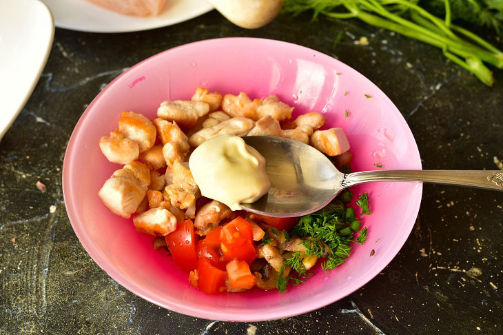 Salad "Minutka" with fried chicken - delicious and elegant