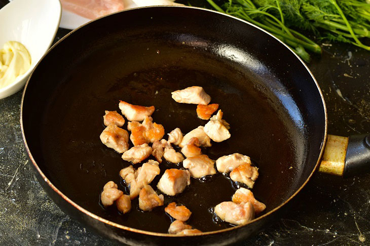 Salad "Minutka" with fried chicken - delicious and elegant