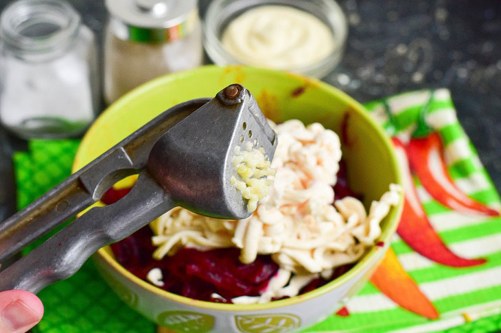 Salad "Friendship" with beets - healthy and tasty