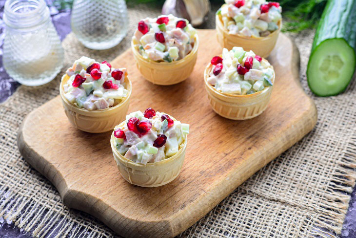 Salad "Explosion of Taste" in tartlets - original and tasty