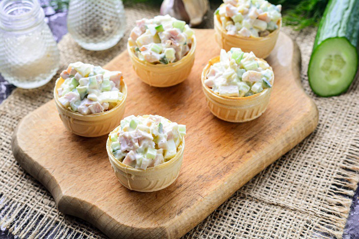 Salad "Explosion of Taste" in tartlets - original and tasty