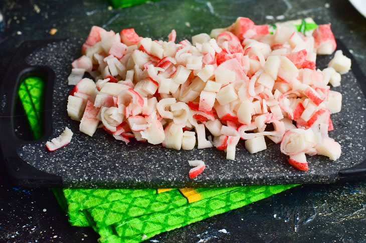 Salad "Beauty" of crab sticks - a delicious and original recipe