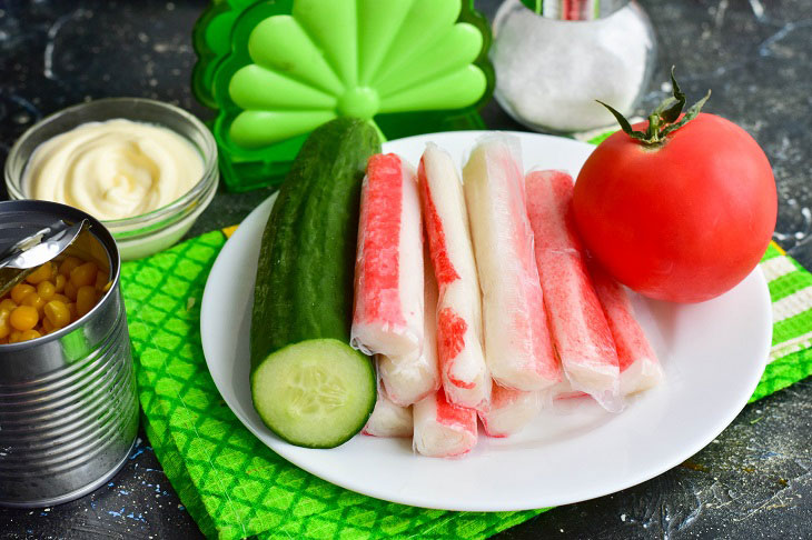 Salad "Beauty" of crab sticks - a delicious and original recipe