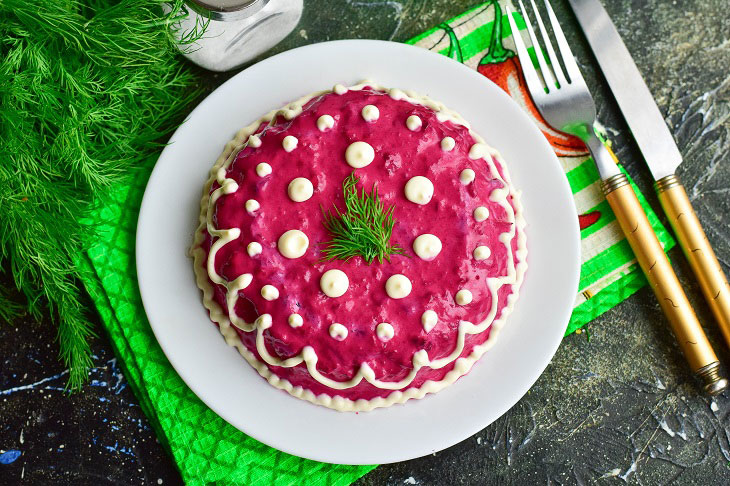 Cake-salad "Herring under a fur coat" - unusual and very tasty