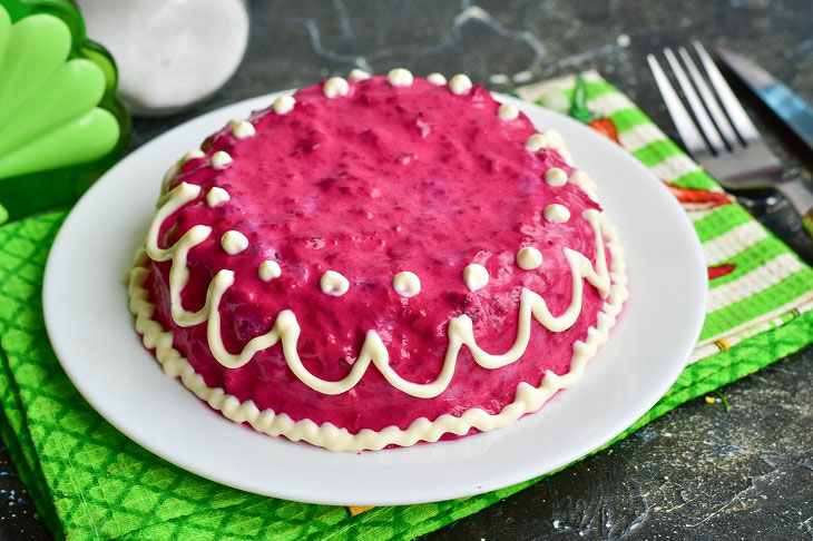 Cake-salad "Herring under a fur coat" - unusual and very tasty