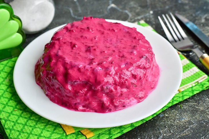 Cake-salad "Herring under a fur coat" - unusual and very tasty