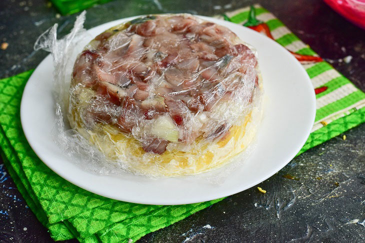 Cake-salad "Herring under a fur coat" - unusual and very tasty