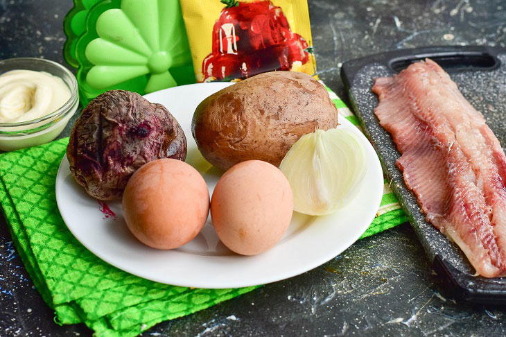 Cake-salad "Herring under a fur coat" - unusual and very tasty