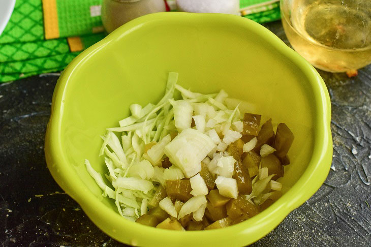 Potato salad "Minute business" - an interesting recipe in a hurry