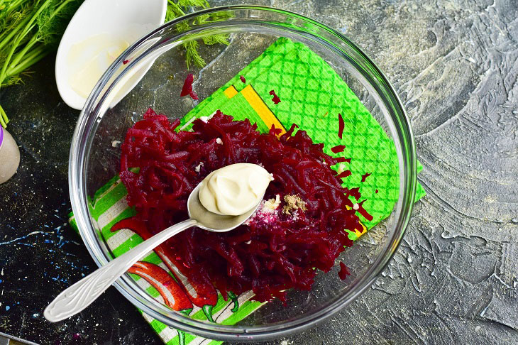 Salad "Beetroot" with garlic - spicy and fragrant