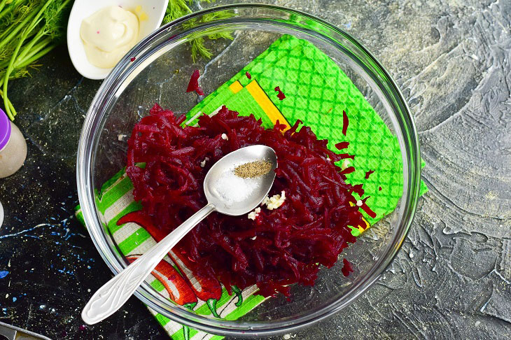 Salad "Beetroot" with garlic - spicy and fragrant