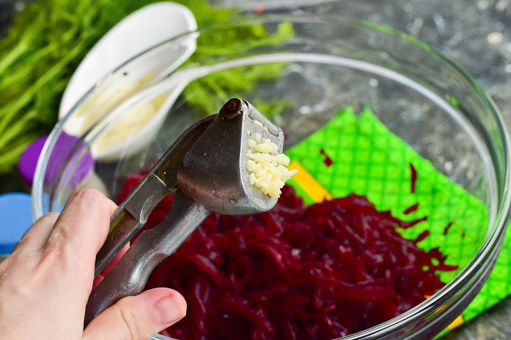 Salad "Beetroot" with garlic - spicy and fragrant