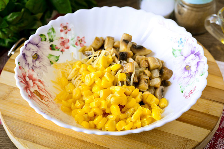 Salad "Pandora" with mushrooms - festive and tasty