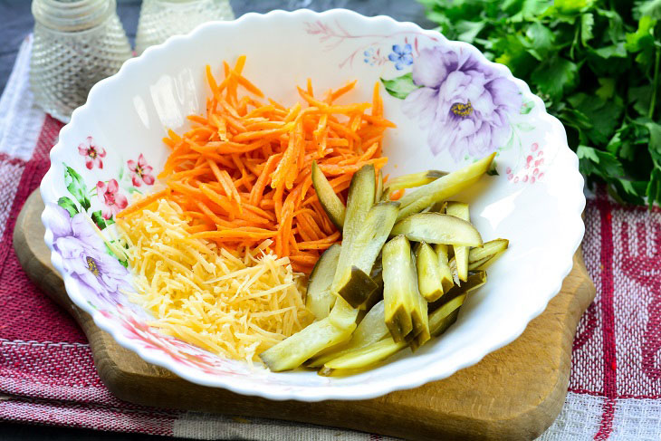 Chanterelle salad with Korean carrots - bright, fragrant and spicy