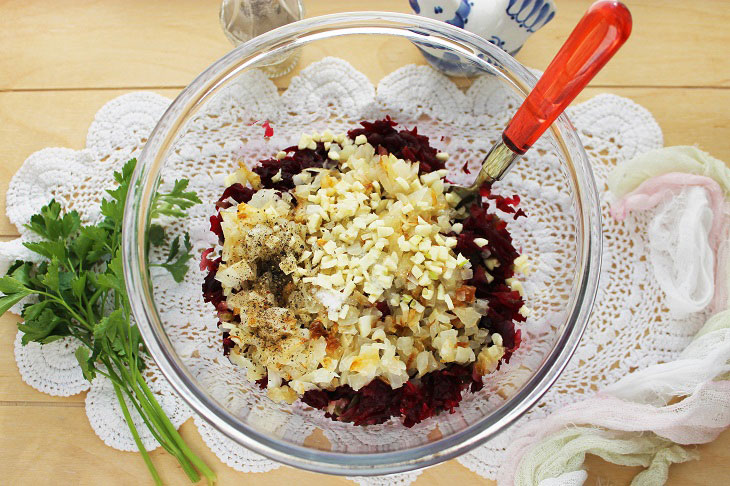 Salad "Quartet" from beets - a healthy and simple recipe