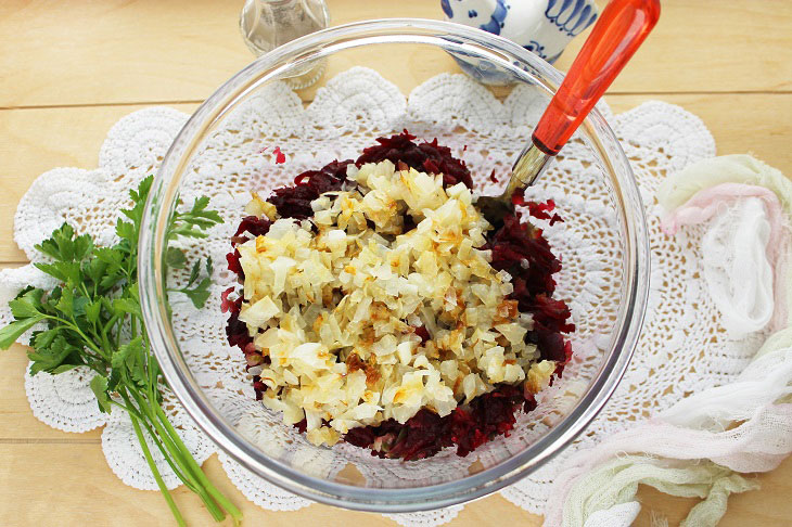 Salad "Quartet" from beets - a healthy and simple recipe