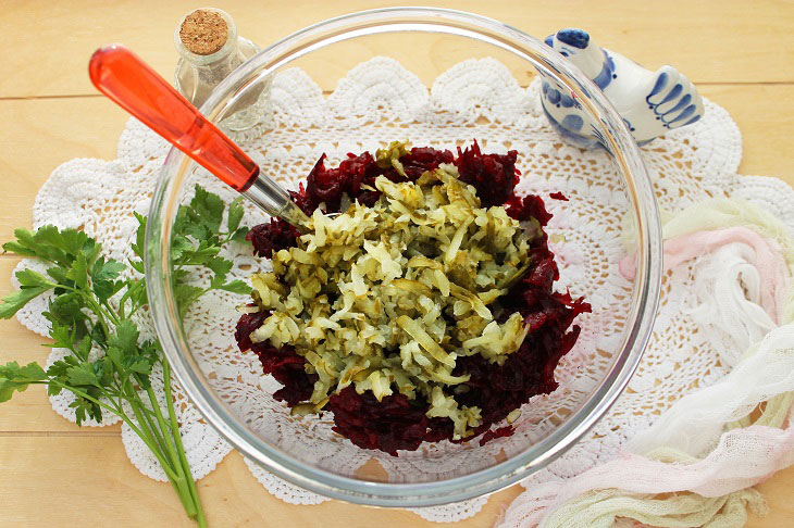 Salad "Quartet" from beets - a healthy and simple recipe