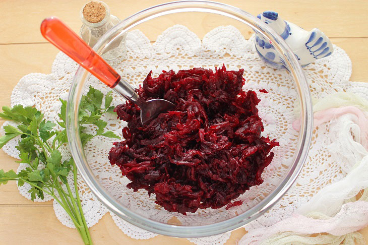Salad "Quartet" from beets - a healthy and simple recipe