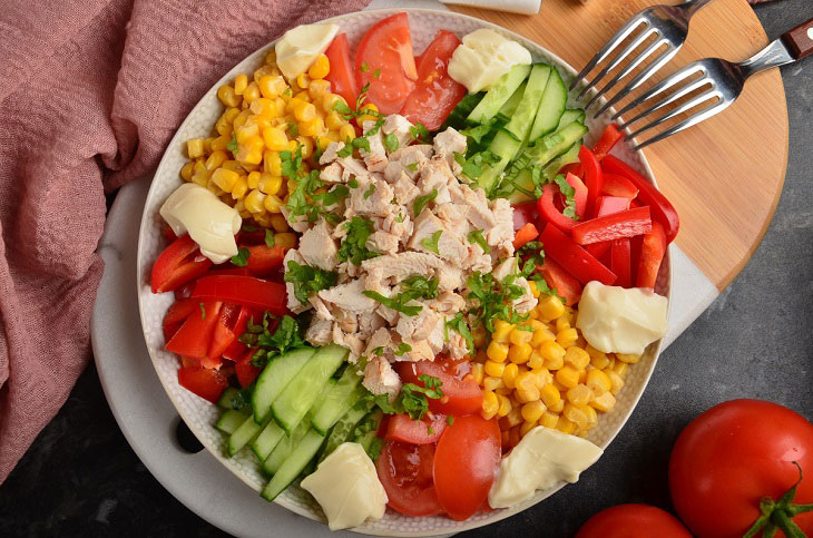 Salad "Mosaic" with chicken - an appetizing and festive recipe