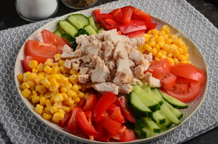 Salad "Mosaic" with chicken - an appetizing and festive recipe