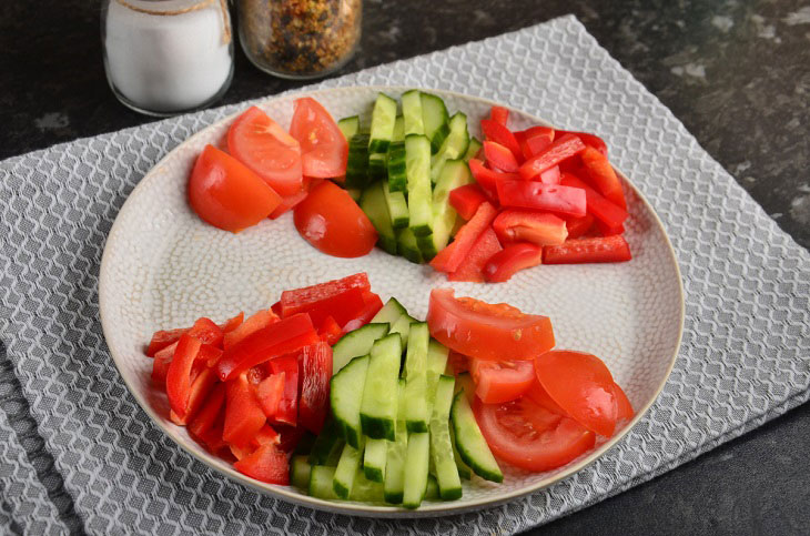 Salad "Mosaic" with chicken - an appetizing and festive recipe