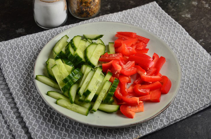 Salad "Mosaic" with chicken - an appetizing and festive recipe