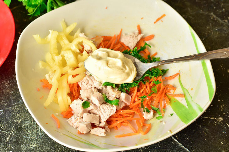 Salad "Peterhof" with chicken - a healthy and beautiful recipe