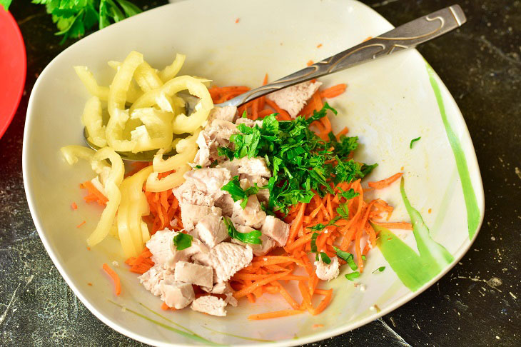 Salad "Peterhof" with chicken - a healthy and beautiful recipe