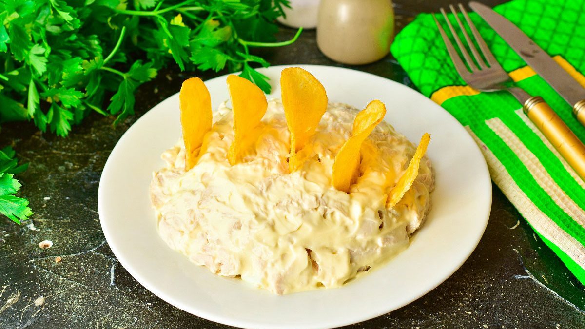 Salad “Sail” with chips – an interesting holiday recipe