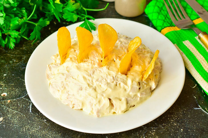 Salad "Sail" with chips - an interesting holiday recipe